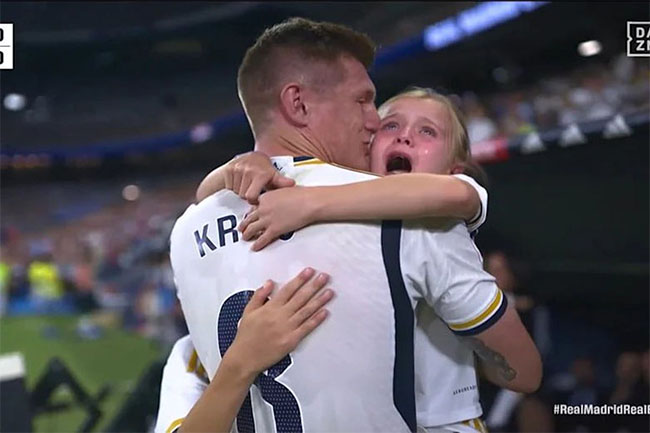 احساسات خالص: گریه عجیب در خداحافظی کروس - اخبار اسپرت احساسات خالص: گریه عجیب در خداحافظی کروس