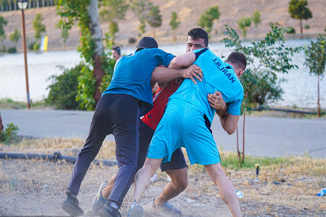 تصاویری از غرب تهران: بعد این تمرین زنده نمیمانید! - اخبار اسپرت تصاویری از غرب تهران: بعد این تمرین زنده نمیمانید!