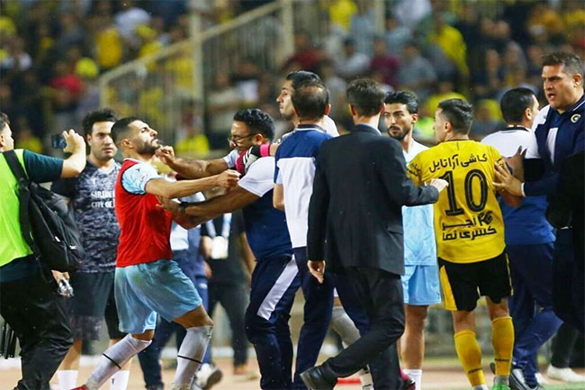 جنجال بزرگ در نقش جهان: ده دقیقه زد و خورد تا رختکن! - اخبار اسپرت جنجال بزرگ در نقش جهان: ده دقیقه زد و خورد تا رختکن!