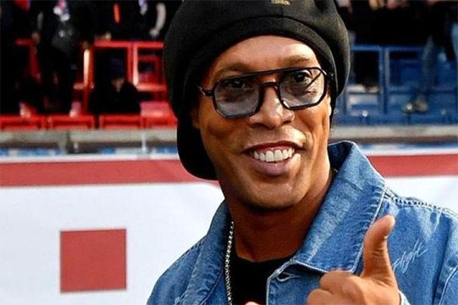 رونالدینیو از خجالت تیم ملی برزیل درآمد