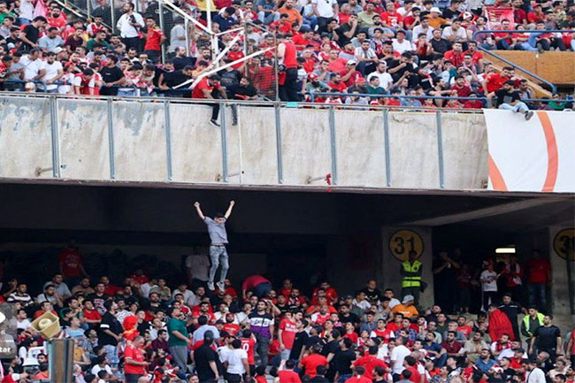 پرواز یک پرسپولیسی از طبقه دوم به اول!