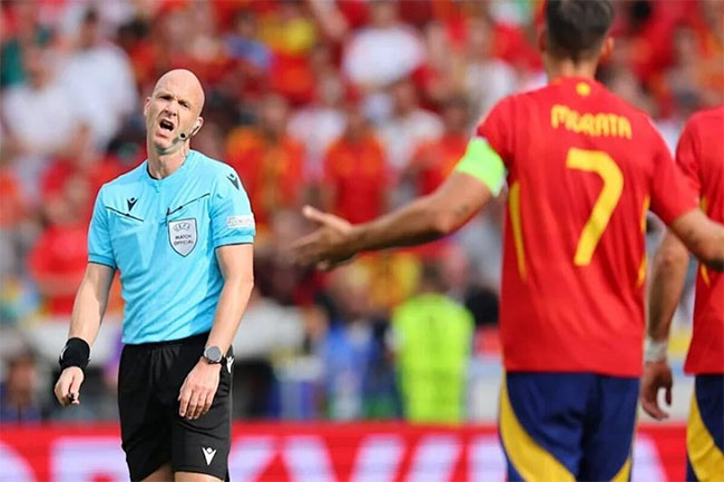 اخراج داور جنجالی یورو: تیلور به خانه برگشت - اخبار اسپرت اخراج داور جنجالی یورو: تیلور به خانه برگشت