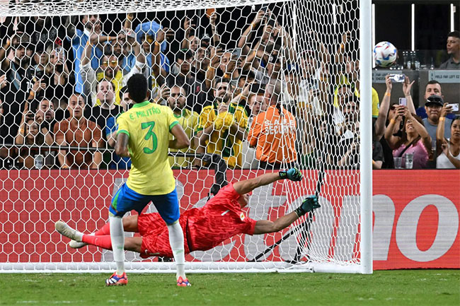 خشم بینهایت برزیل: کارلتو را نیاوردید، افتضاح شدیم! - اخبار اسپرت خشم بینهایت برزیل: کارلتو را نیاوردید، افتضاح شدیم!