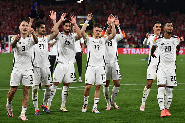 مرد عنکبوتی دورتموند برای اینستا عکس میخواست! - اخبار اسپرت مرد عنکبوتی دورتموند برای اینستا عکس میخواست!