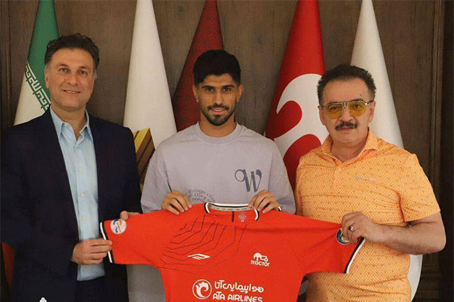 رسمی: معارفه دانیال با لباس تراکتور! - اخبار اسپرت رسمی: معارفه دانیال با لباس تراکتور!