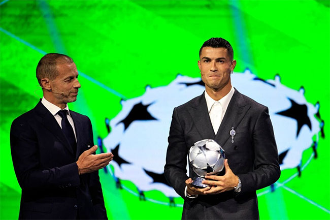 جایزه بهترین گلزن لیگ قهرمانان به رونالدو رسید - اخبار اسپرت جایزه بهترین گلزن لیگ قهرمانان به رونالدو رسید