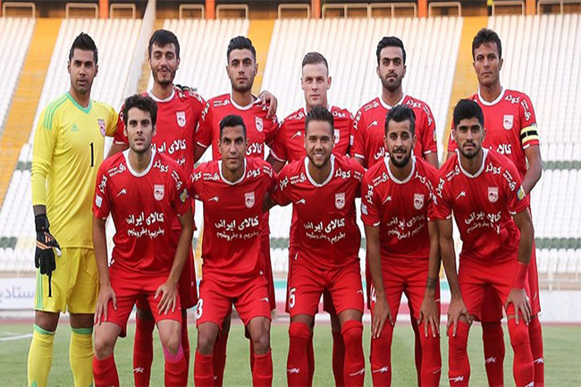 تراکتور پشت درهای بسته عقاب شکار کرد! - اخبار اسپرت تراکتور پشت درهای بسته عقاب شکار کرد!