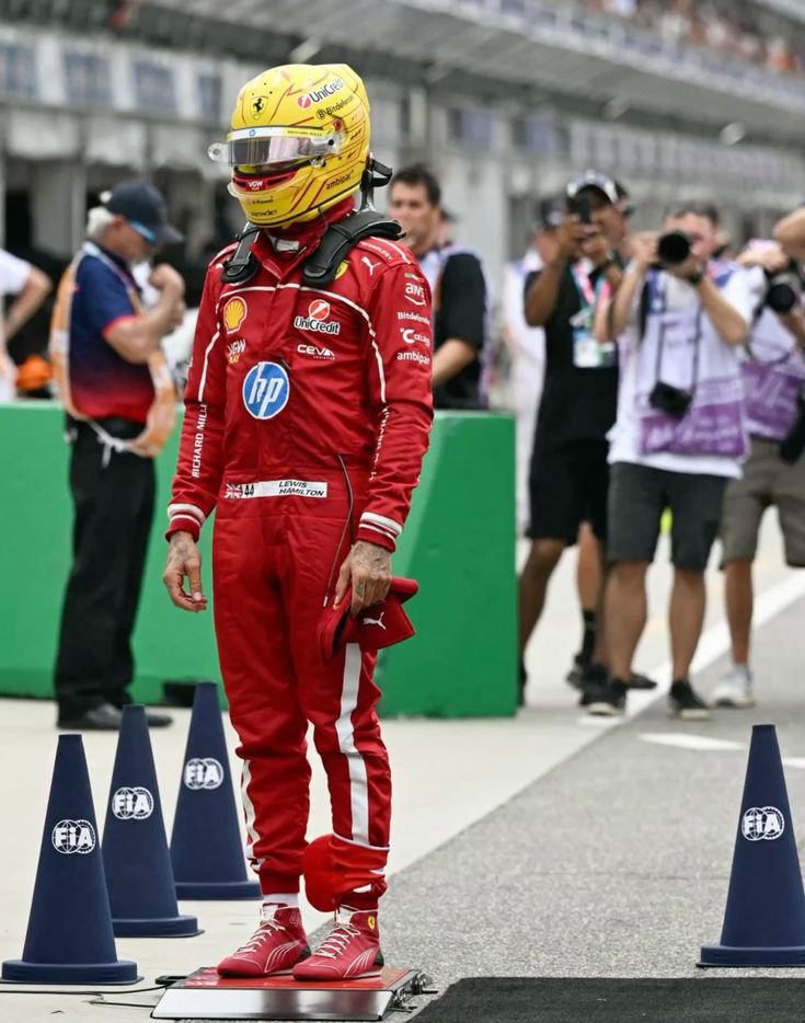 wallpaper for laptop Lewis Hamilton