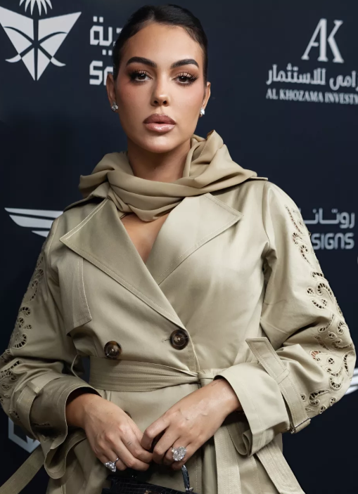 حضور خاص جورجینا رودریگز با اسکارف 
