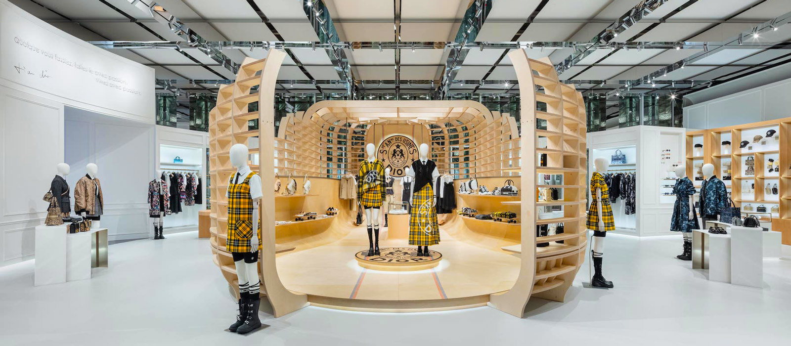 اولین فروشگاه و سبک خاص طراحی اولین فروشگاه و سبک خاص طراحی