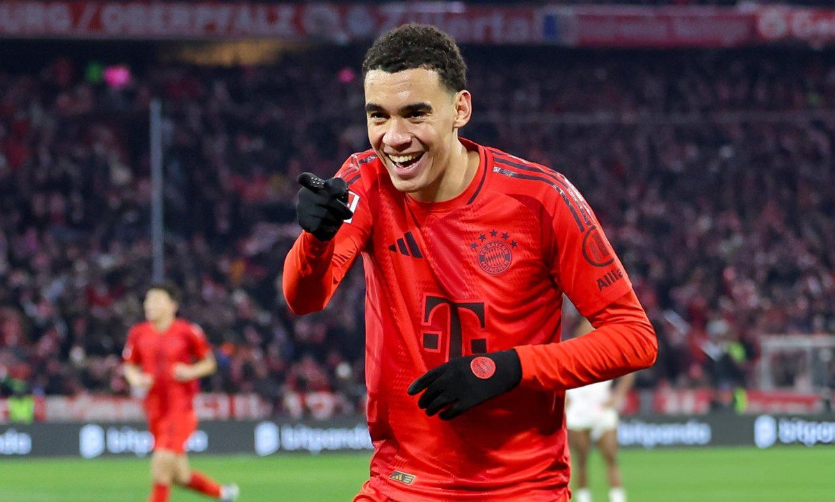 جمال موسیالا در لیست بهترین هافبک‌های سال