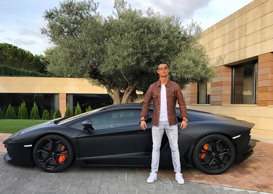کریستیانو رونالدو به پسرش لامبورگینی اهدا کرد 