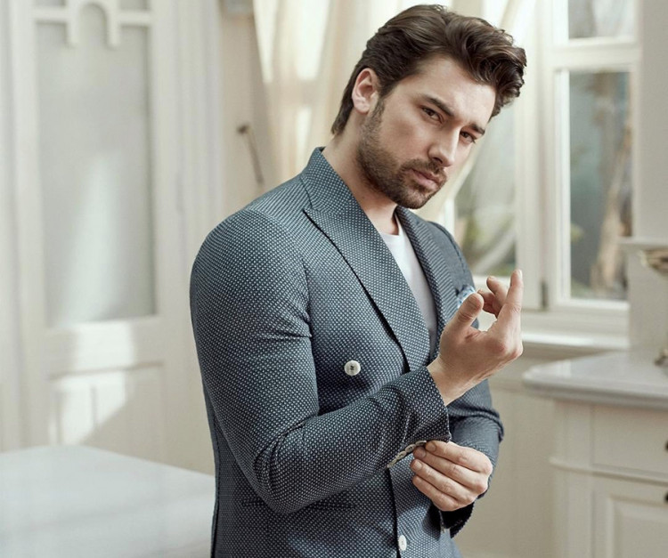 عکس آلپ ناوروز بازیگر محبوب ترکیه عکس آلپ ناوروز بازیگر محبوب ترکیه