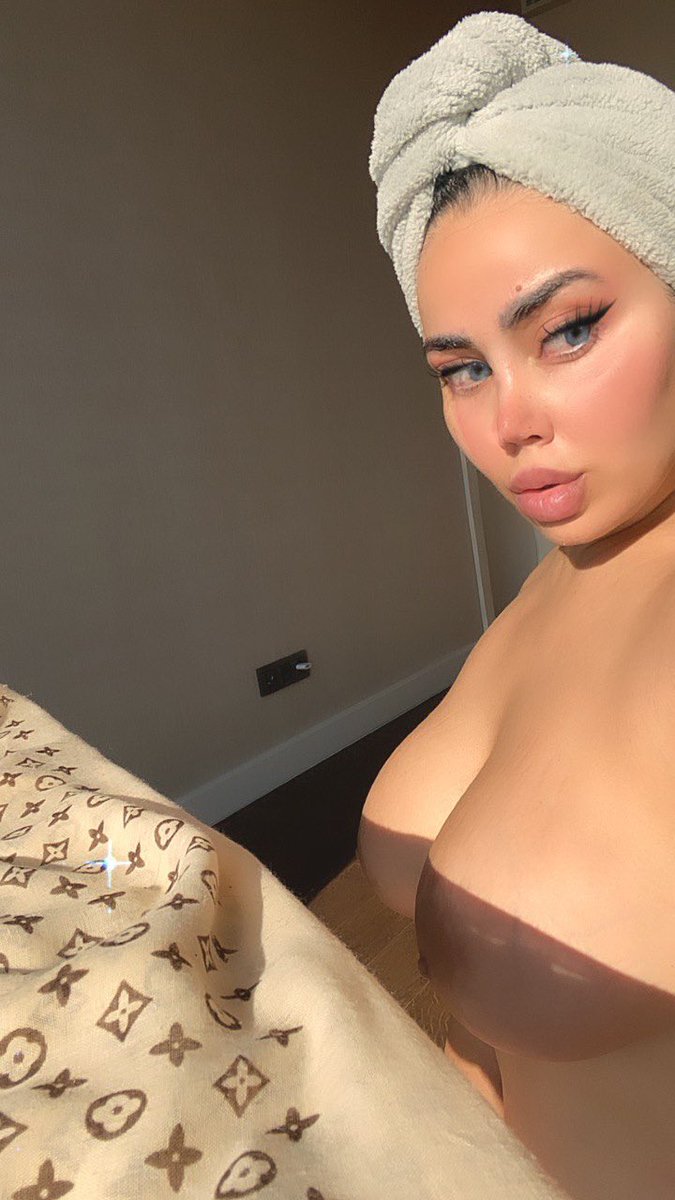 سینه های مینا نامداری