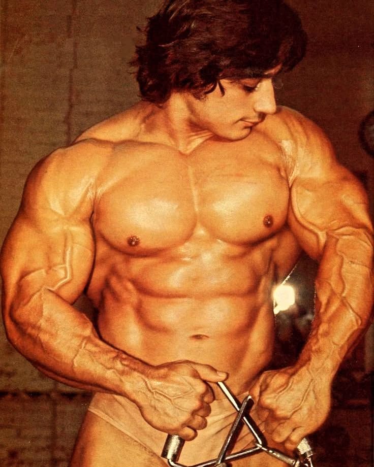 عکس دنی پادیلا بدنساز