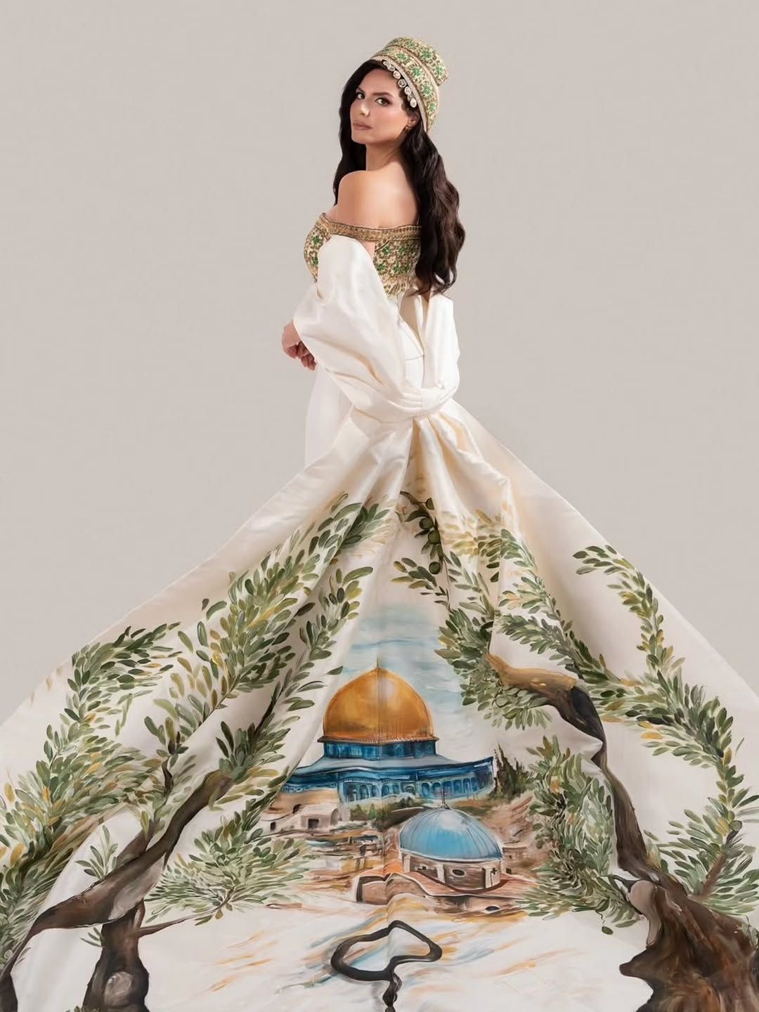 تاج و ردای نادین ایوب پیام صلح را منتقل کرد تاج و ردای نادین ایوب پیام صلح را منتقل کرد