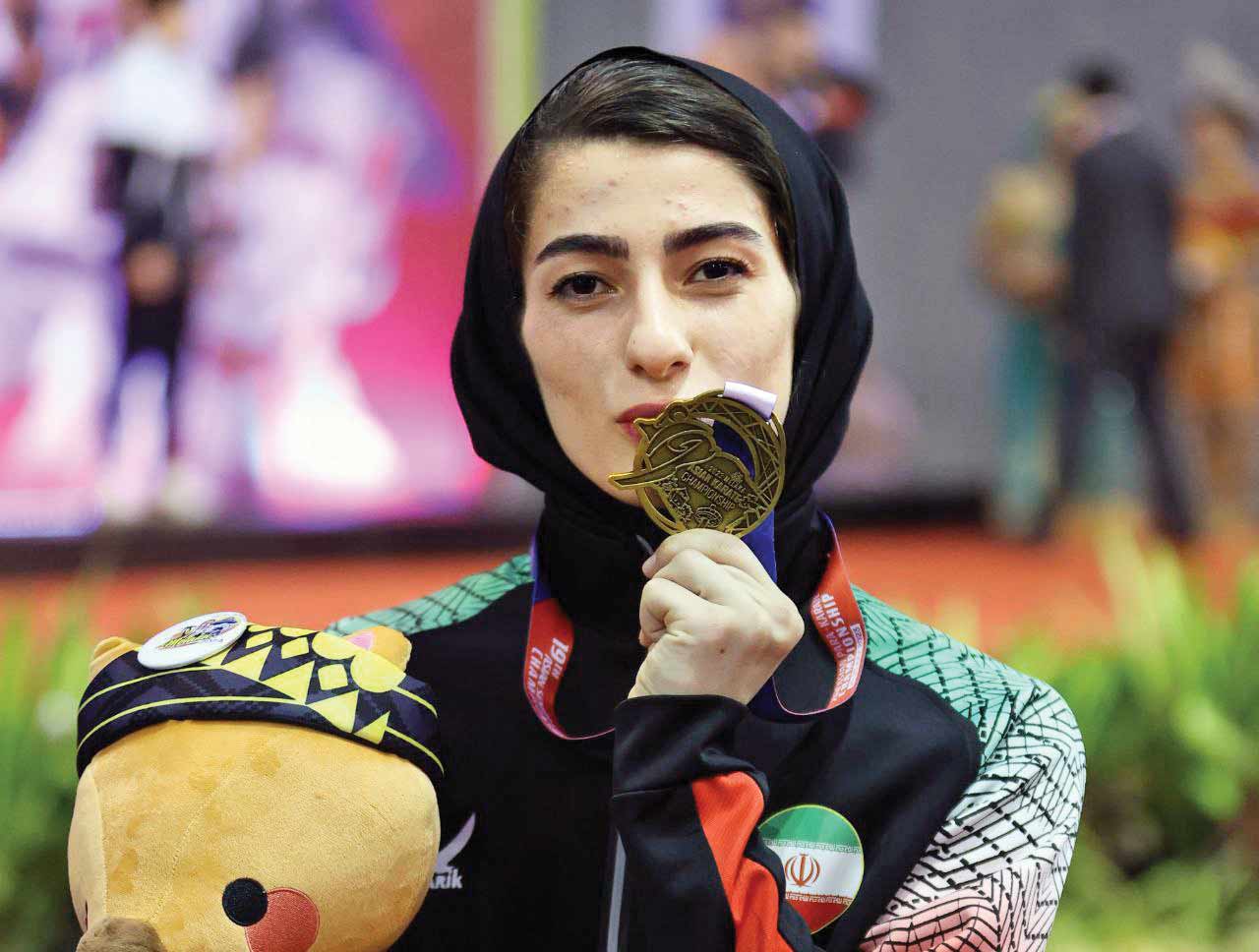 بیوگرافی آتوسا گلشاد نژاد