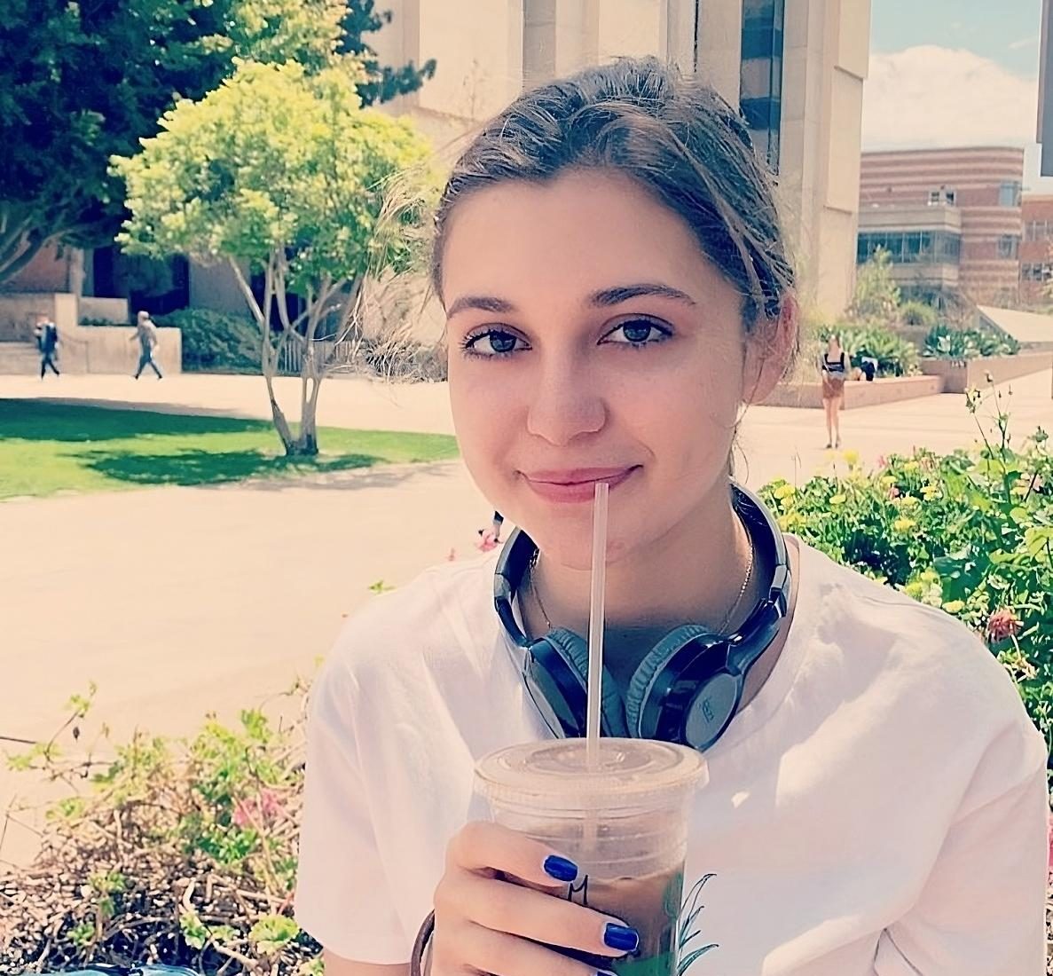 کیمیا حسینی و خواهرش