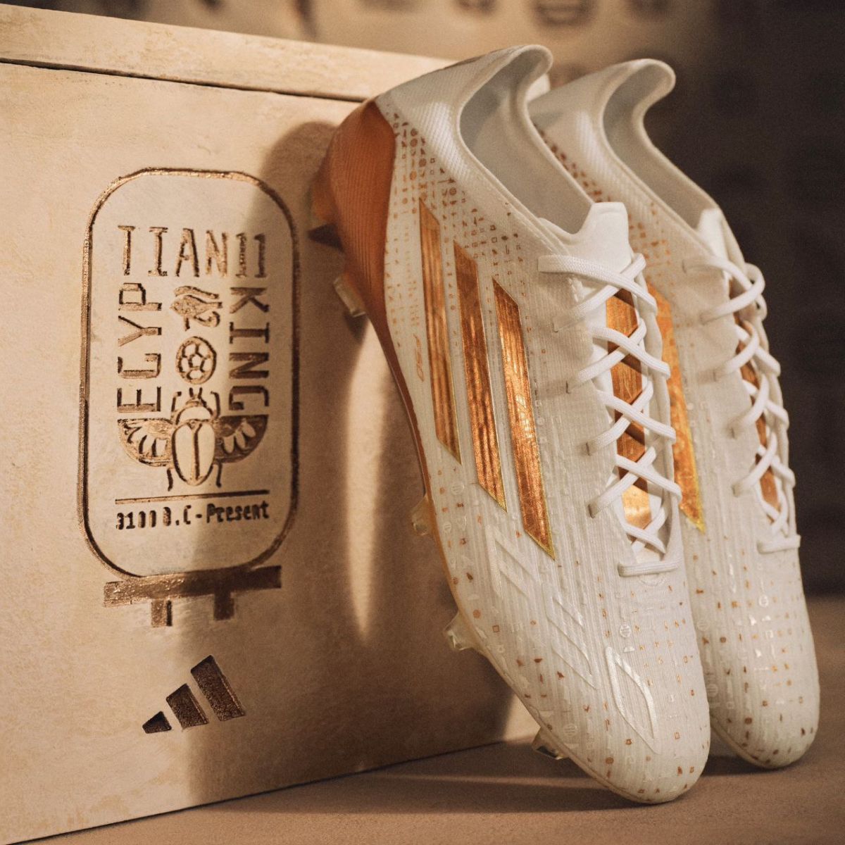 طراحی خاص کفش محمد صلاح با الهام از هیروگلیف‌ها