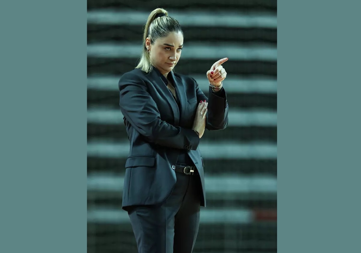 عکس های سلن اردم سرمربی بسکتبال عکس های سلن اردم سرمربی بسکتبال