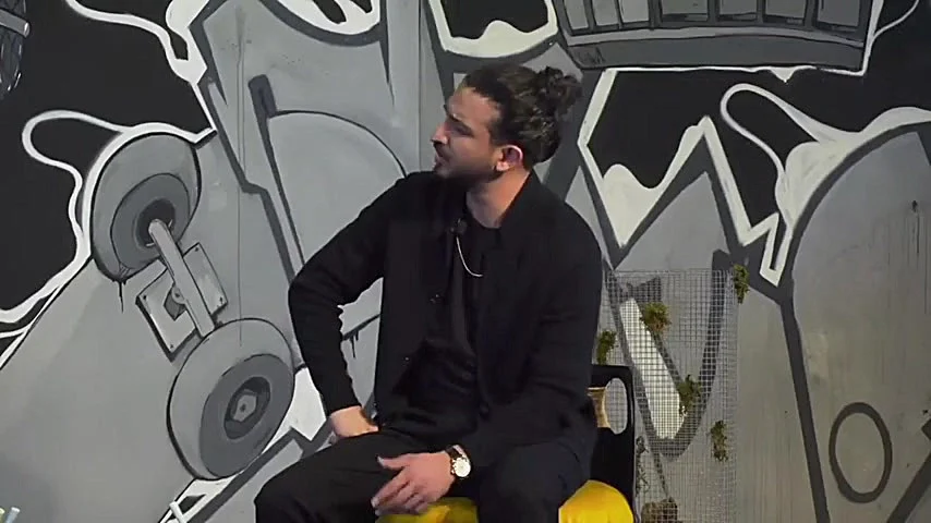 سینا ساعی معلق سینا ساعی معلق