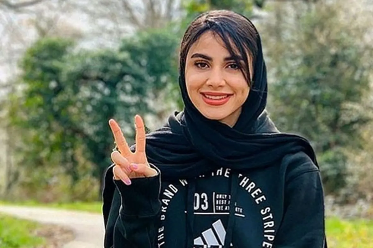 والپیپر سارا بهمنیار